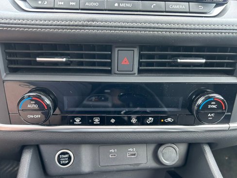 Used 2023 Nissan Rogue SV image 23
