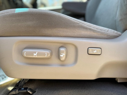 Used 2005 Toyota Sequoia SR5 image 29