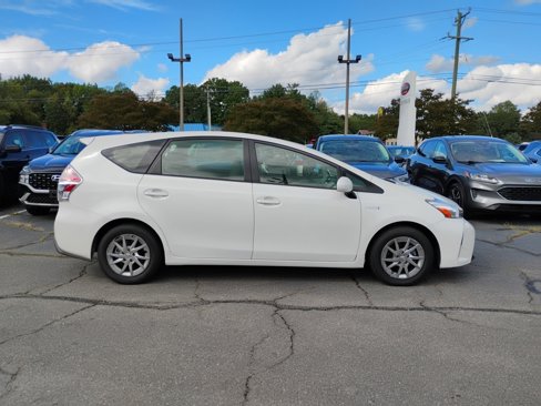 Used 2015 Toyota Prius V Three image 2