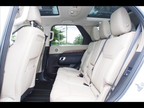 Used 2019 Land Rover Discovery HSE image 26
