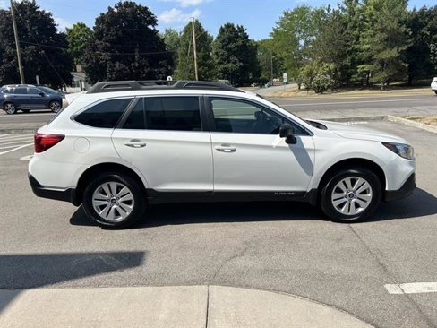 Used 2018 Subaru Outback 2.5i Premium image 7