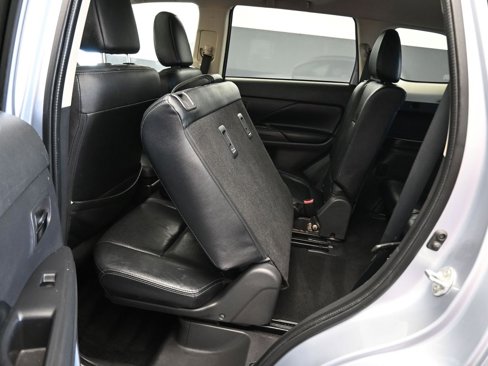 Used 2015 Mitsubishi Outlander SE image 36