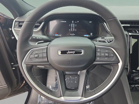 New 2025 Jeep Grand Cherokee Laredo image 13