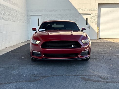Used 2017 Ford Mustang Coupe image 5