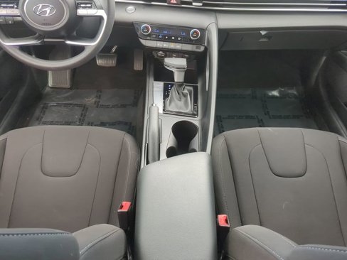 Certified 2022 Hyundai Elantra SEL image 17