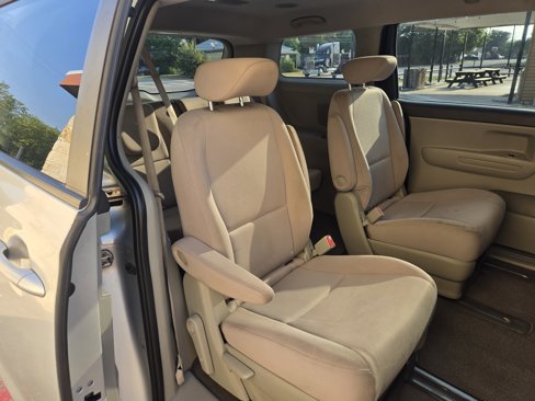 Used 2015 Kia Sedona LX image 10