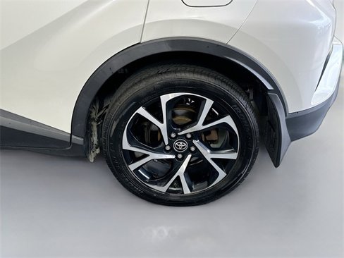 Used 2018 Toyota C-HR XLE image 30