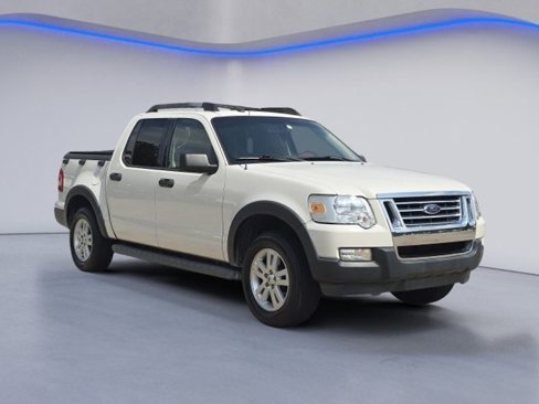 Used 2010 Ford Explorer Sport Trac XLT image 2