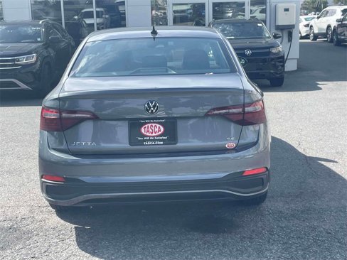 Used 2023 Volkswagen Jetta SE image 6