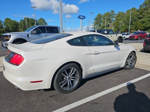 Used 2017 Ford Mustang Coupe image 3