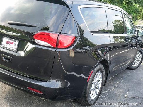 Used 2023 Chrysler Voyager LX image 10
