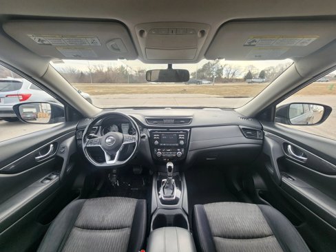 Used 2017 Nissan Rogue SV image 9