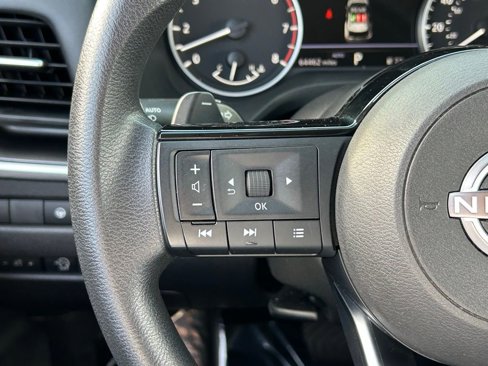 Used 2023 Nissan Rogue SV image 39