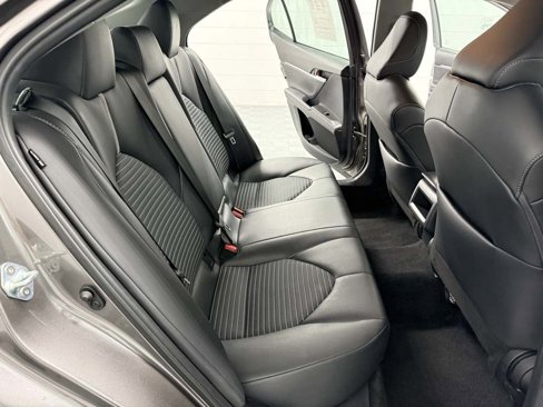 Used 2023 Toyota Camry SE image 13