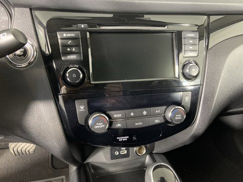 Used 2020 Nissan Rogue Sport SV image 12