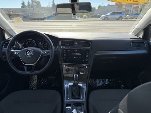 Used 2019 Volkswagen e-Golf SE w/ Driver Assistance Package image 12