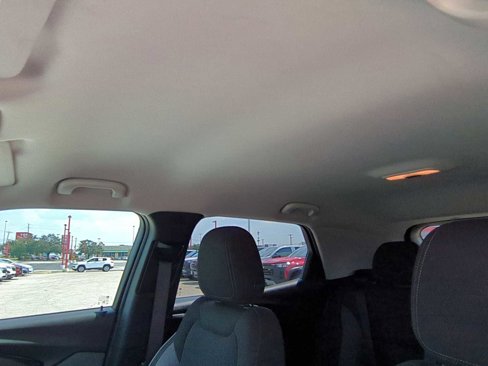 Used 2021 Chevrolet TrailBlazer LT w/ Convenience Package image 19