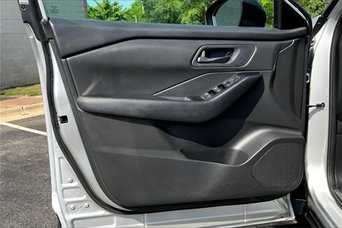 Used 2024 Nissan Rogue S image 21