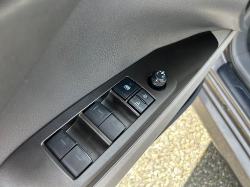 Used 2022 Toyota Camry LE image 11