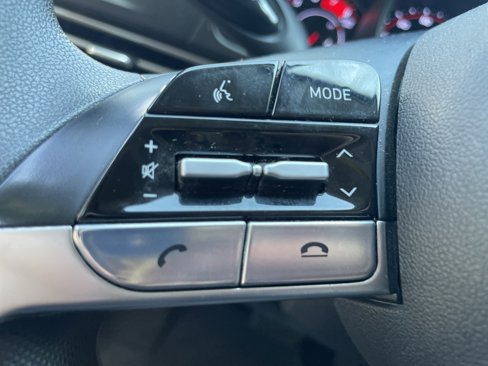 Used 2022 Hyundai Elantra SE image 10