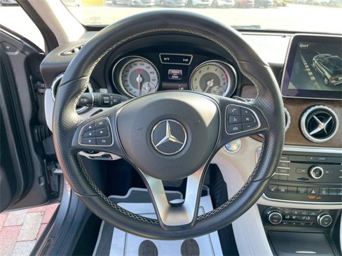 Used 2016 Mercedes-Benz GLA 250 4MATIC image 15