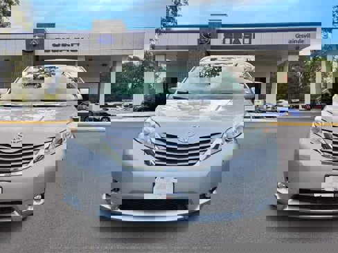 Used 2017 Toyota Sienna XLE Premium image 9