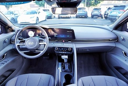 Certified 2024 Hyundai Elantra SEL image 17