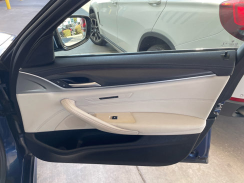 Used 2022 BMW 530e w/ M Sport Package image 17