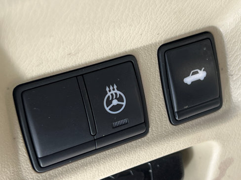 Used 2019 INFINITI Q70 Luxe image 18
