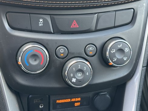 Certified 2022 Chevrolet Trax LT w/ Midnight Edition image 24