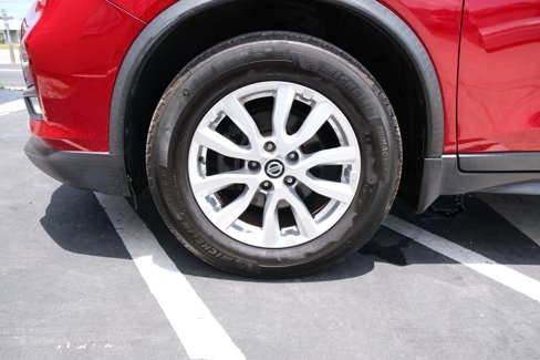 Used 2017 Nissan Rogue SV image 12