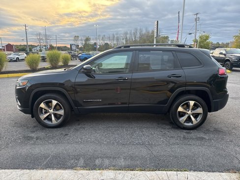 Used 2022 Jeep Cherokee Limited image 4