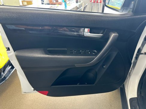 Used 2014 Kia Sorento LX image 16