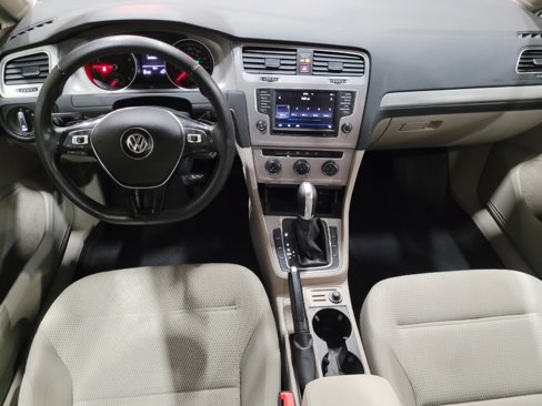 Used 2017 Volkswagen Golf S image 22