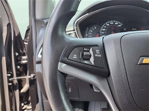 Used 2022 Chevrolet Trax LT w/ Midnight Edition image 13