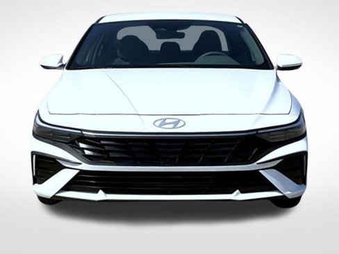 Certified 2025 Hyundai Elantra SE image 2