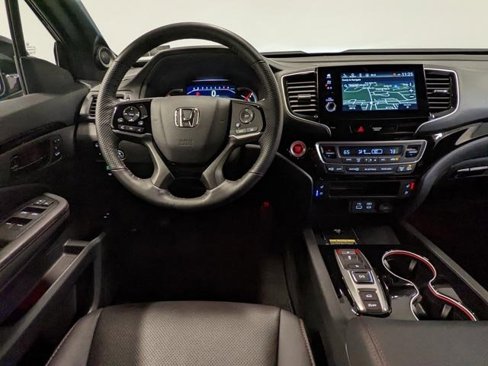 Certified 2025 Honda Passport Black Edition image 30