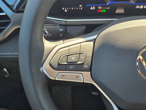 New 2025 Volkswagen Taos SE image 28