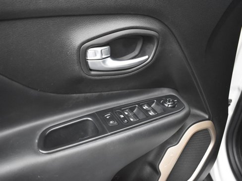 Used 2017 Jeep Renegade Limited image 26