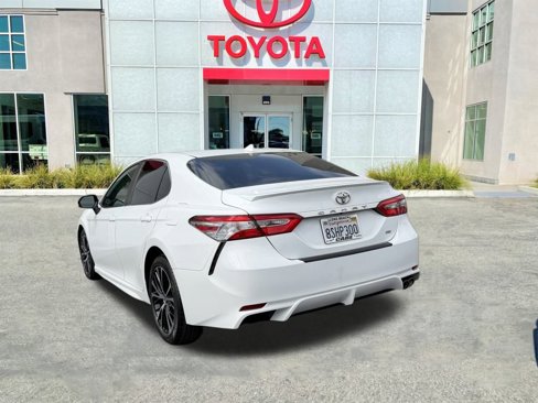 Certified 2020 Toyota Camry SE image 5