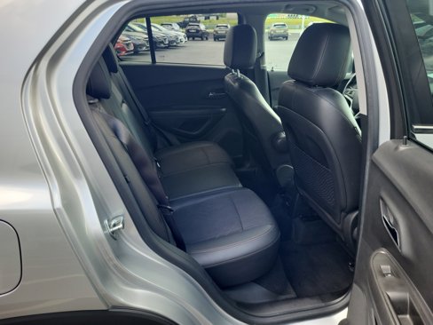 Used 2020 Chevrolet Trax LT w/ LT Convenience Package image 13