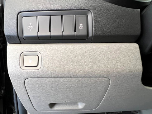 Used 2017 Kia Sedona LX image 24