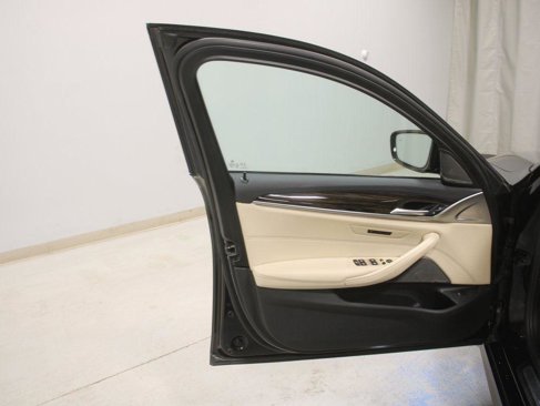Used 2022 BMW 540i xDrive w/ M Sport Package image 17