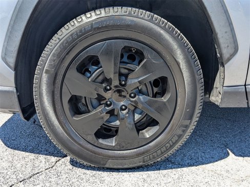 Used 2020 Toyota RAV4 LE image 22