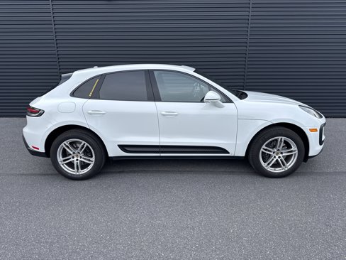 Certified 2025 Porsche Macan image 6