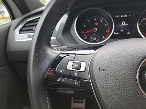 Used 2021 Volkswagen Tiguan SE R-Line image 16