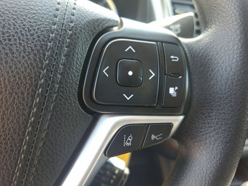 Used 2017 Toyota Highlander LE image 19
