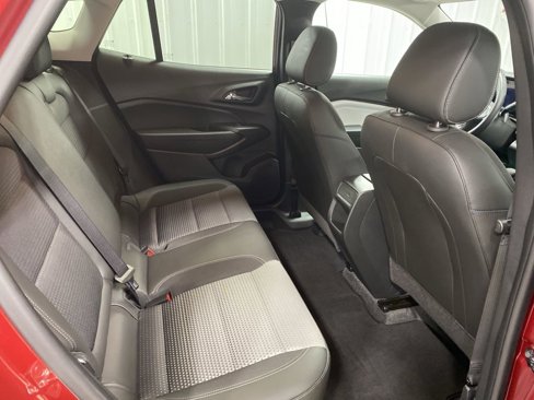 Used 2025 Chevrolet Trax LT w/ LT Convenience Package image 13