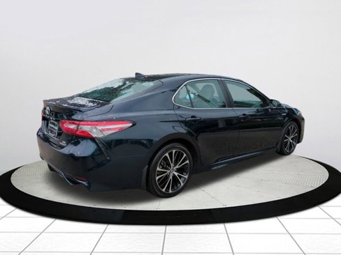 Used 2019 Toyota Camry SE image 3