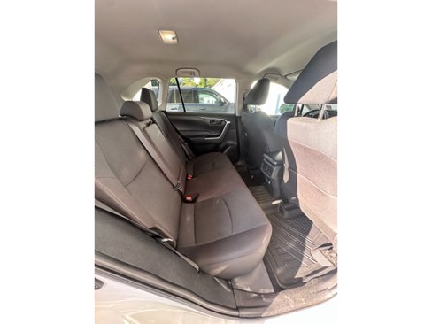 Used 2022 Toyota RAV4 LE image 12
